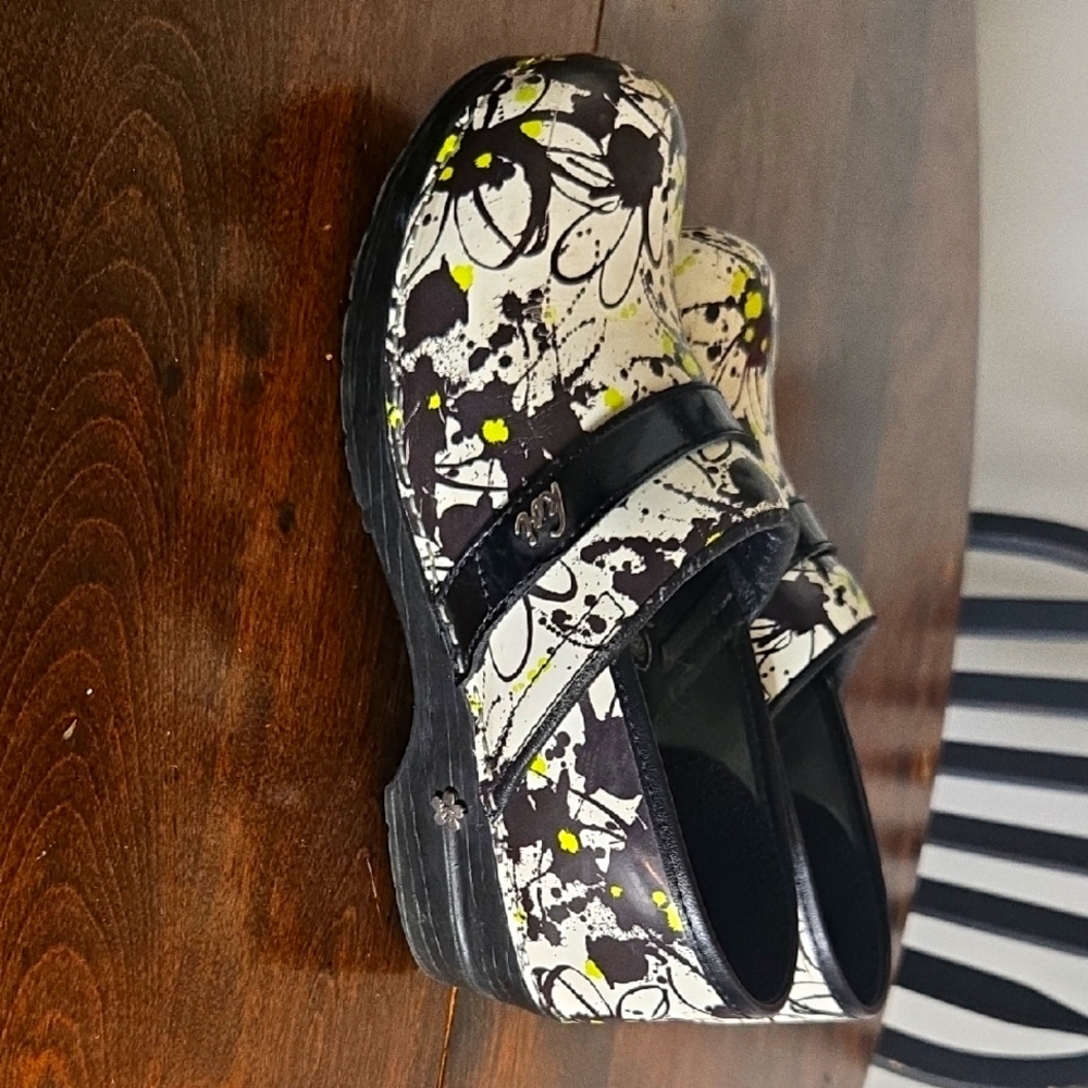 Santina Clogs